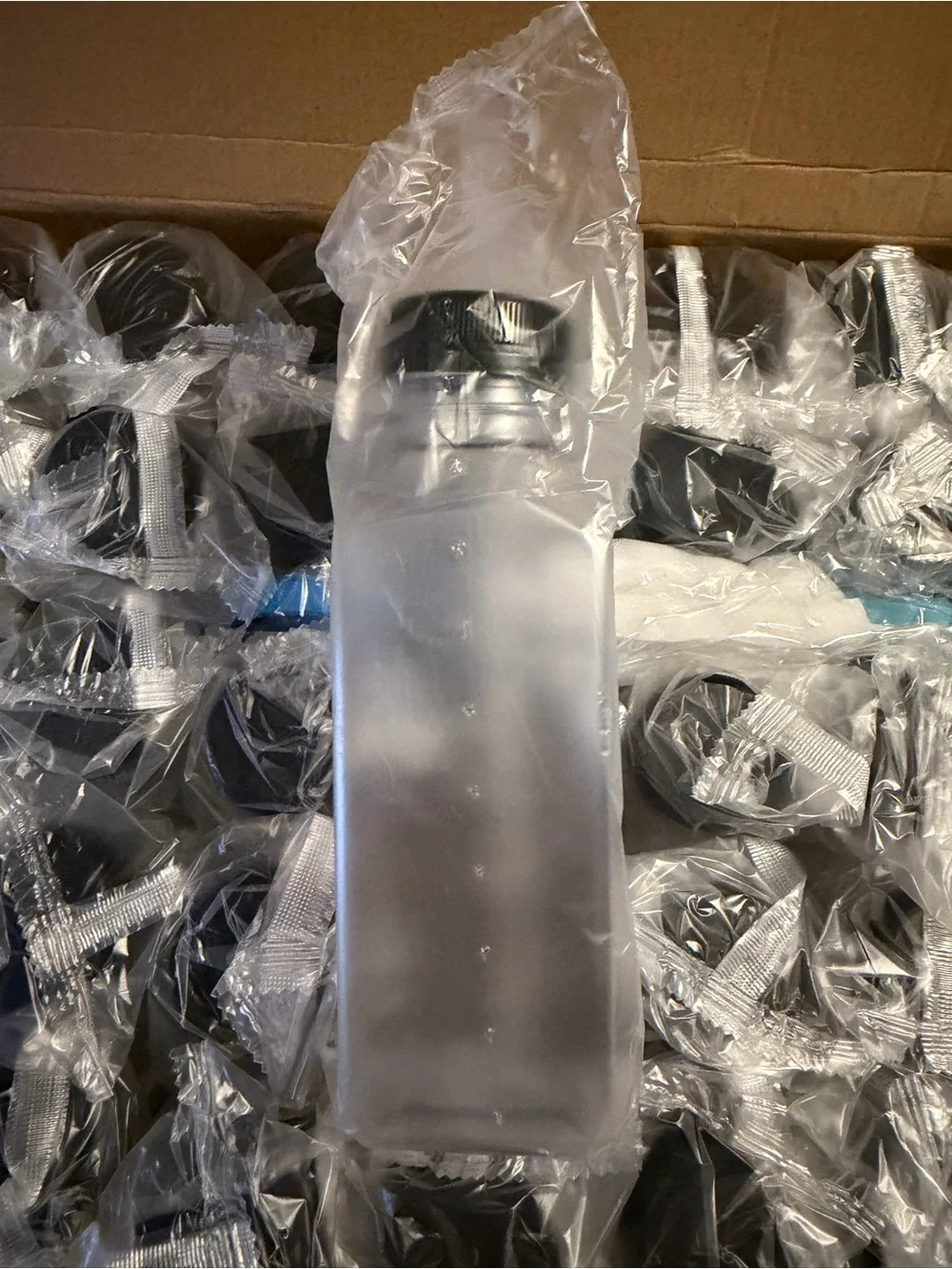 Moretoes 40pcs 12oz Juice Bottles with Caps, Plastic Bottles with Lids